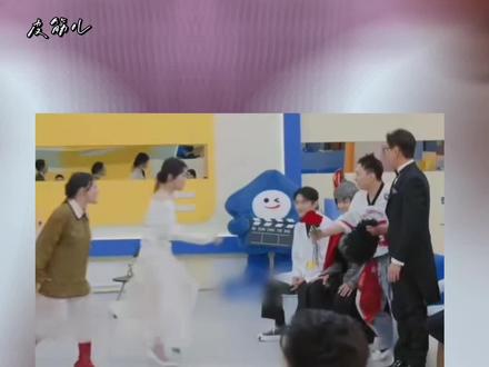 向黄婷婷“表白”被“围殴” #无限超越班 向#黄婷婷 表白,之后荣获“渣渣柱”称号😂#雪饼猴 #长春 #吴镇宇 @王铁柱(雪饼猴🐒)