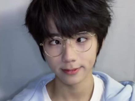 王橹杰老实人豁出去的感觉#王橹杰抽象 #王橹杰早期 #TF四代物料 #考古 #安利