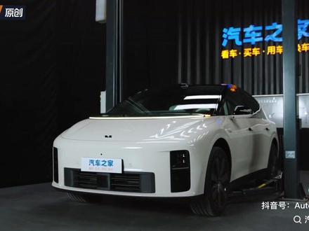 综合来看,理想i6在降低售价的同时,并未在核心体验上做出重大妥协。
核心优势:在标配87度电池和5C快充的基础上,依然提供了全铝前后悬架和双腔空悬+CDC的选装包,产品力十足。
购买建议:如果您预算有限,对七座不是刚需,但又想体验理想的全套技术和舒适驾乘感受,理想i6是一个非常值得实际体验的选择。#理想汽车 #汽车之家 #理想i6 #港股通