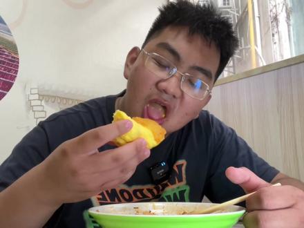 广西南宁吃上这个价格的螺蛳粉 是啥感觉?