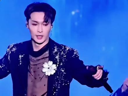 反复循环!谁还没有听过张艺兴的大花轿#张艺兴#大花轿#跨年晚会