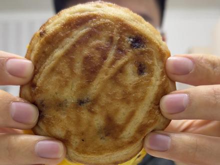 #吃货日常vlog #创作者中心 #创作灵感 #麦当劳新品测评 枫糖风味厚松饼猪柳蛋堡