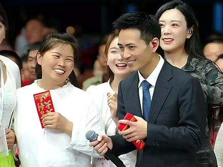 #索图大舞台 #精彩片段分享 #抖音二创激励计划 #抖音助手 @索图 不愧是索图妈妈!上台大方自信不怯场