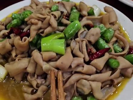 诶!你咋找到叻喃?餐馆成“成都婆罗门”口音考级现场!?话说还能在喉咙开摩托?主播学到了精髓……
ps:我们不说“电炒饭”!
#成都婆罗门 #成都口音 #腾银饭店 #成都美食 #成都探店