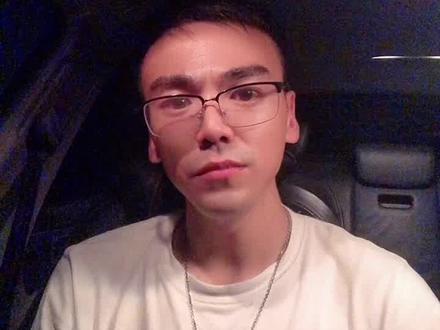 女怕三撩,字面意思就是女生害怕被撩三次,当然了,这个“三”自然就是一种泛指,并不是说真的就是三次。
女怕三撩-同义词:烈女怕缠郎
你第一次撩一个女生,就将女生撩到手了,这样的情况毕竟不多见,那就还需要有第二次的撩,或者还有第三次。
每个人不管有多么坚强,内心都有一块柔软的地方,尤其是女生,在第一次的时候,她可能会下意识地拒绝你,等到第二次,就有些犹豫了,等到第三次,说不定就会被你打动了她的心。
有言道:有志者,事竟成。只要你保持初心,一直坚持下去,就一定能够把事情做成。这要是换做是创业,或者是逼迫自己自律的生活,或许还有些效果,只要你能够坚持,剩下的就交给时间,它会慢慢地证明你之前的努力和付出都是值得的。
但坚持这种东西若是放在追求女生这件事上,可就未必一定会有一个好的结果了,因为现在的女生,不是说你坚持的追求她就一定会成功的,而是要在追求的时候用上一些讨论和技巧,才能体现你的真心和牵动她的芳心,可是对于很多兄弟来说,这简直就是一个非常大的难题,其实追女生真的不难#坚持爱你