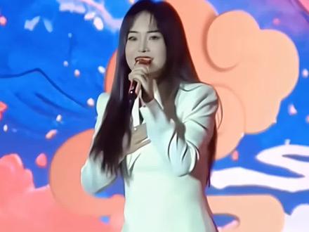 恭喜云朵登上安徽桐城春晚,她永远是那个追光的人,不会让自己和任何人失望#云朵#安徽桐城春晚#娱乐#春晚#传递正能量@云朵 Highlights @云朵