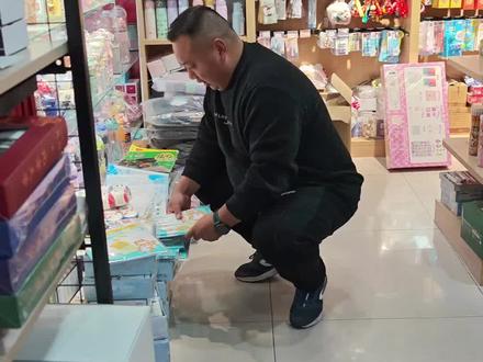 选文具还是选咱得力大品牌的,质量有保证,放心使用。#毒书皮 #得力书皮自粘 #得力书皮 #南召得力文具 #得力