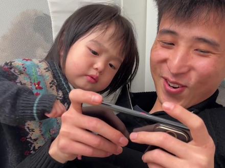 带领爸爸打游戏指哪打哪 #绝对是亲生的 #人类幼崽 #打游戏 #人类幼崽可爱瞬间 #内容太过真实