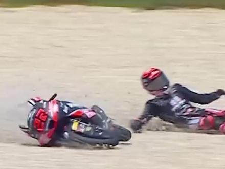 💯完美的比赛!春风包揽一二! 恭喜@CFMOTO Aspar Team 春风车手吉列斯和莫雷利——Moto3巴西站正赛包揽冠亚军!#MotoGP