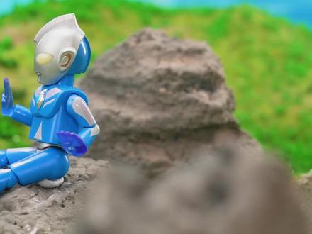 布鲁可奥特曼积木人对决,维克特利vs仁慈的高斯#布鲁可奥特曼 #布鲁可积木 #布鲁可积木人 #高斯奥特曼 #对决