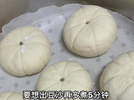 煮红豆不要直接下锅,多一步能使豆子软烂开花,冷冻的豆子结冰预热会炸裂,大大节省了煮的时间#红豆 #红豆沙 #红豆馒头 #抖音美食创作人 #美食趣胃计划 #美食 #美食推荐官 #美食教程