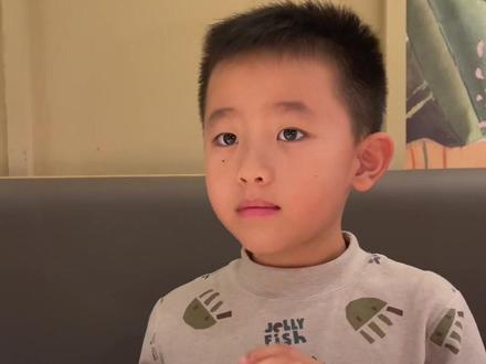 关于吃了一顿晚饭后▶️从宇宙大爆炸,讲到星球,讲到口袋里的超级坦克,讲到故事里的卡鲁星系,讲到超能装甲兵团,讲到虎式坦克,讲到古斯塔夫巨炮,讲到战斗等级,讲到神奇梳子,讲到易将军,讲到起点大炮…咱就是说,还挺头头是道😹#人类幼崽 #精力旺盛的宝宝 #养娃日常 #孩子的想象力有多丰富