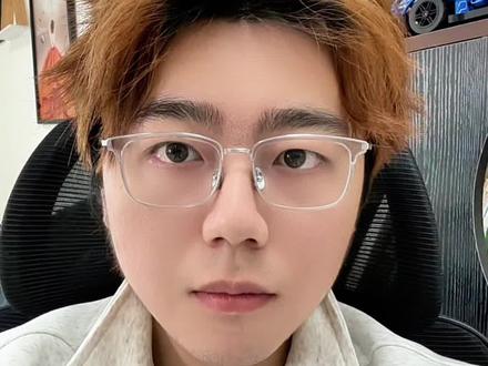 黄仁勋现身上海锦德菜市场 #热点话题🔥🔥 #财经 #黄仁勋 #人工智能 #作手阿飞