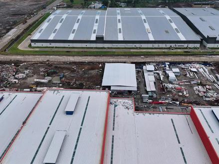 宁德时代印尼项目,标志着中印尼合作从资源互补迈向新能源产业链深度协同。#中印尼合作 #新能源产业 #宁德时代 Proyek CATL di Indonesia menandai kerja sama Tiongkok–Indonesia yang beralih dari saling melengkapi sumber daya menuju sinergi mendalam dalam rantai industri energi baru. #KerjaSamaTiongkokIndonesia #IndustriEnergiBaru