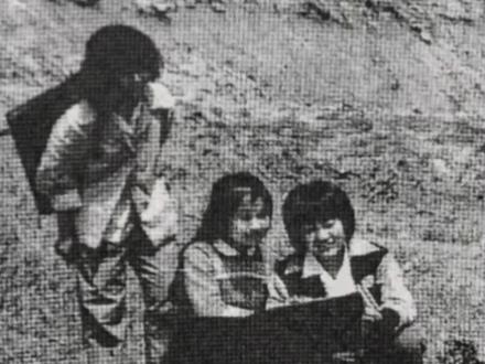 郑州“母亲河”贾鲁河源头泉水复涌,45年前老照片诉说光阴故事 当地83岁村民拍摄于1980年的照片,有3名学生在山清水秀中写生 #贾鲁河 #郑州母亲河 #贾鲁河源头 #老照片 #泉水