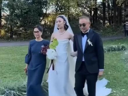 36岁霍启仁在玉龙雪山举办婚礼,新娘是泰国人 两人已相恋5年,霍震霆 朱玲玲 霍启刚 均现身