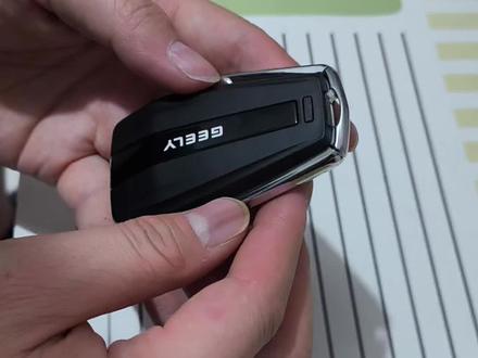 星越l之扣备用电池钥匙#星越l #钥匙电池