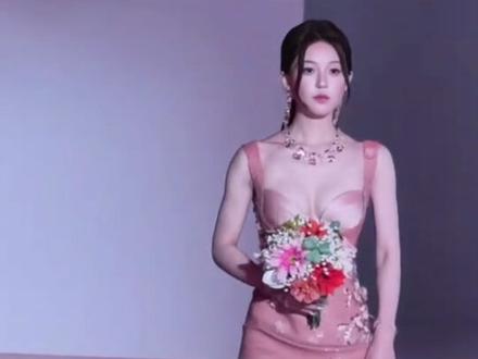 27岁 漂亮 大方 善良 努力 骄傲 错在哪#赵露思 #女神 #星光大赏 #生图 #女明星