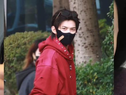 云旗创可贴口罩,新造型而已,别乱想(随便想)
成都欢迎你们!有缘见!#云旗 #郝熠然