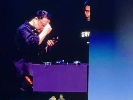 罗永浩被豆包锤破防了! 和豆包激辩四分钟锤子手机好不好,最后老罗被AI锤破防了,全场大笑!
#罗永浩被豆包锤破防了 #罗永浩科技春晚 #上抖音精选直击罗永浩科技春晚 #跨年科技局