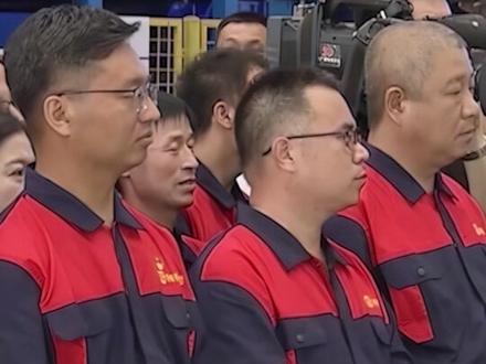 7日下午,习近平到阳泉阀门股份有限公司进行考察,他对员工们说:“实业兴国,实干兴邦,扎扎实实地干,实现我们的中国式现代化,让人民过上更加幸福的生活。”(来源:央视时政)