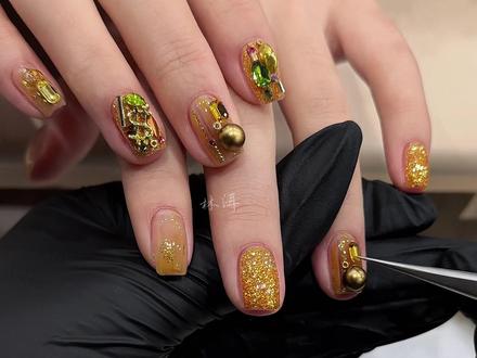 新年金色战甲教程 新年必做款教程来啦,碎金子➕金色素材盒➕尖底钻 #新年美甲 #美甲 #美甲教程 #美甲款式 #美甲推荐