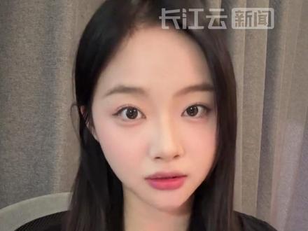 女演员在酒吧被要求更换座位至外国人旁边,后续来了