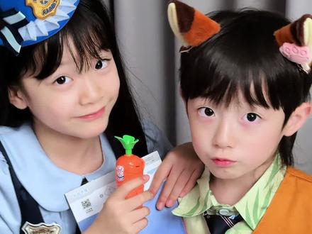 龙凤胎兄妹版兔子警官和狐尼克来啦
马上要一年级的老哥老妹,自从有了疯狂动物城联名的科大讯飞AI学习机,都疯狂爱上了学习!这下不用担心幼小衔接跟不上啦!
#人类幼崽到底可以有多可爱#动物城的学习新搭档 #AI辅导爸妈省心 #疯狂动物城2#欢迎回到疯狂动物城