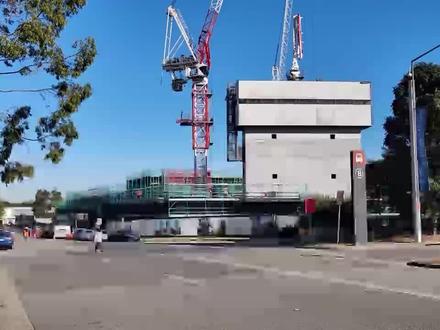 澳洲日记:澳洲唯一亚冠冠军,主场有橄榄球球星雕像#西悉尼流浪者 #悉尼 #澳大利亚