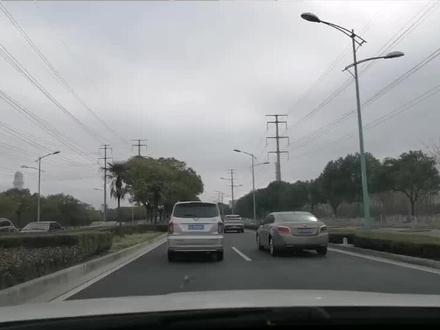 天上飞机,地上苏E。#苏州 #苏E