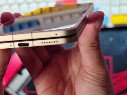 OPPO Find N6超超薄钢化膜分享 分享一下#OPPOFindN6 超好帖超好用的#AR钢化膜 ,超级薄,手感观感特别好,狠狠种草一波