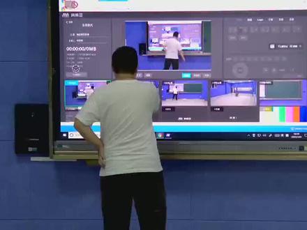 录课设备调试中…… 教师讲课只按开始录制和结束录制即可~~#快乐学习 #科技改变生活