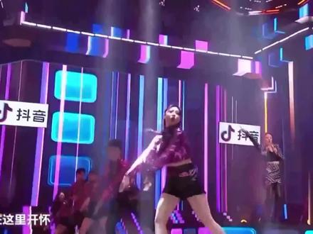 50岁孙悦时隔7年复出!舞台上劲歌热舞嗨翻天,网友:青春又回来