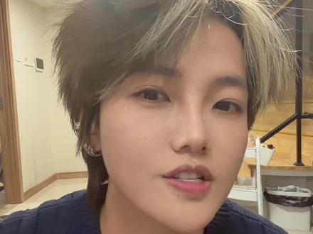 #朱孝天致歉 #f4#相信音乐 #五月天#双标
别再洗了吧,
他说话做事总是前后矛盾,他说的允许自己做自己,允许别人做别人,其实是他只能允许他自己做自己,
换别人了就得全世界让着他😴