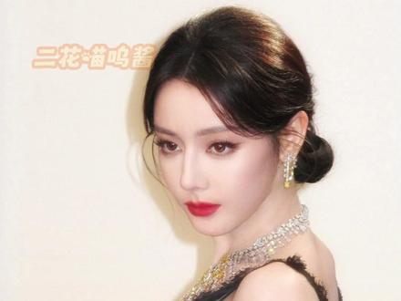 女王就是这样大放光彩 #迪丽热巴 #迪丽热巴美神降临 #嘉人 #杂志