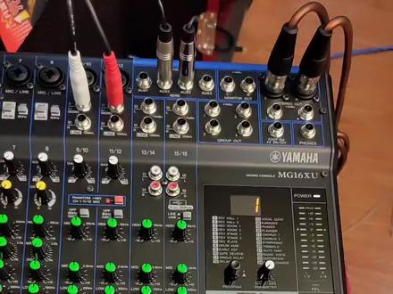 雅马哈调音台超低音箱与返听音箱输出连接方法