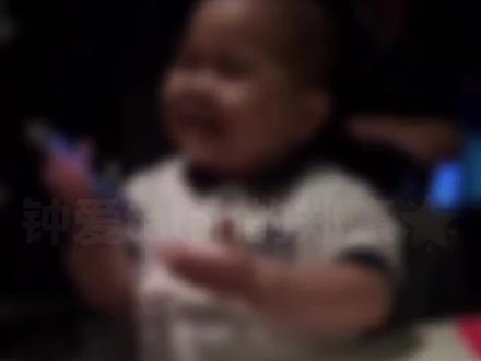 #印尼小胖tatan #疯狂星期四 #金雪 #tatan @DOU+小助手 tatan点了两桶咖啡机,一人一桶