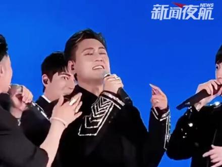 12月6日(发布),韩雯雯回应朱孝天被退出F4,他为合体一个月瘦了30斤,F4新歌朱孝天却未能参与,阿信代替其加入演唱会。