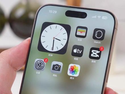 iPhone 实况照片正确用法!90% 人都没用对 谁还关掉 iPhone 实况啊!这才是苹果拍照的灵魂!
开启实况,拍出的不是照片是 3 秒动态画面;
长曝光模式:流水变丝雾、车灯变光轨,不用滤镜也出片;
可保存视频、做动态壁纸、发会动消息;
不用第三方 APP,自带功能就巨香!
学会实况玩法,你的 iPhone 拍照直接上一个档次!
#iPhone #苹果实况 #手机摄影技巧 #iPhone干货 #苹果隐藏玩法