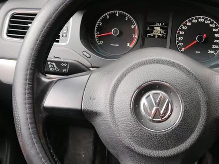 15款大众桑塔纳胎压复位方法