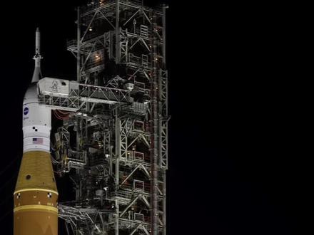 Artemis 2载人绕月任务推迟至3月 Artemis 2任务要将4名宇航员送到月球背面并返回,但是这一计划湿彩排遭遇多重故障,不得不将发射时间推迟至3月。重返月球之路,注定是充满荆棘与挑战!
#Artemis2 #载人登月 #载人绕月