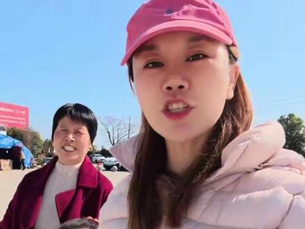 破五迎财神 愿大家:马到功成财运旺,五谷丰登家业兴。手里有钱,心中有闲,家人安康,万事胜意!#过年 #安徽 #团圆 #初五迎财神 #人多就是热闹 @抖音小助手 @DOU+小助手