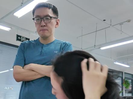 老板的职场生存法则应该是什么样? 上市公司董事长CEO被00后员工教育,面对天天画大饼、沉迷假努力的老板,00后运营拒绝职场PUA,简直是千万带薪摸鱼打工人的互联网嘴替!老板的一天从挨骂结束~#00后整顿职场 #00后运营 #老板和员工 #老板和他的女员工#维式委屈