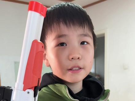 换把小喷子玩 明天开学 我疯了#玩具 #男孩玩具#男孩子的快乐 #玩具枪 #日常分享