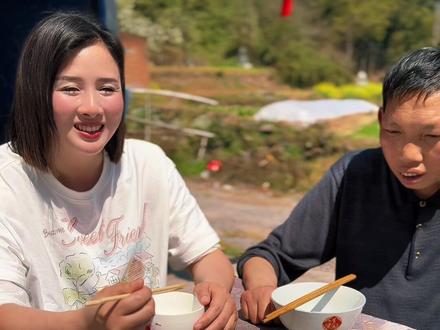 粉丝朋友过来挑战幺爸黑暗料理 #守村人