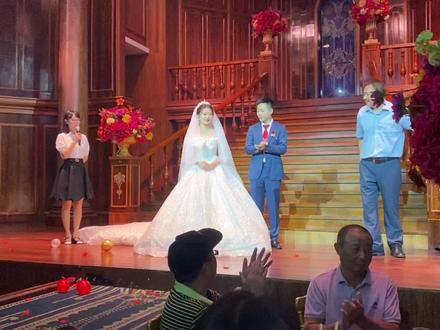 安徽经视第一时间吴薇 金星双主持婚礼💒棒棒哒@抖音小助手 #婚礼现场 @AHTV第一时间
