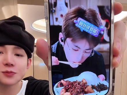 高迪给庞博文做炖排骨 中国好迪哥上线 大美不在家 你俩过上了。中国好邻居高迪给楼下弟弟送排骨土豆饭🍚庞博文好幸福哦@精彩高迪 #高迪 #庞博文 #好哥哥 #炖排骨 #中国好邻居系列