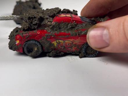 给闪电麦昆洗个澡 #闪电麦昆 #闪电麦昆赛车 #闪电麦昆模型 #麦大叔和闪电麦昆 #麦大叔货柜车