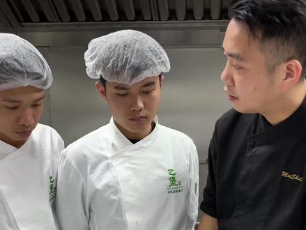 粤菜经典小炒山药炒百花酿羊肚菌 简简单单 也是细节满满 了解食材 懂得过程细节 就可以做到这种金黄效果