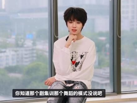 所以王橹杰好早就知道有双人舞台,只是我们没敢往那上面去想!!!!小杰你这个不仗义!下次不允许了!!#lm #物料 #北京爱情故事 #来自天堂的魔鬼 #王橹杰穆祉丞双人舞台